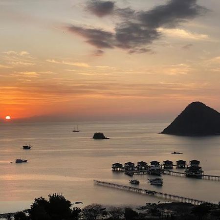 Sunset Hill Hotel Лабуан Баджо Екстериор снимка