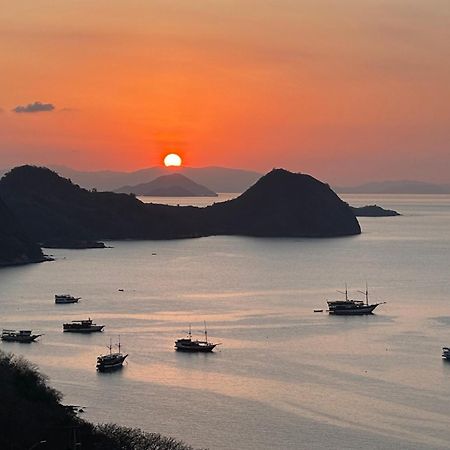 Sunset Hill Hotel Лабуан Баджо Екстериор снимка