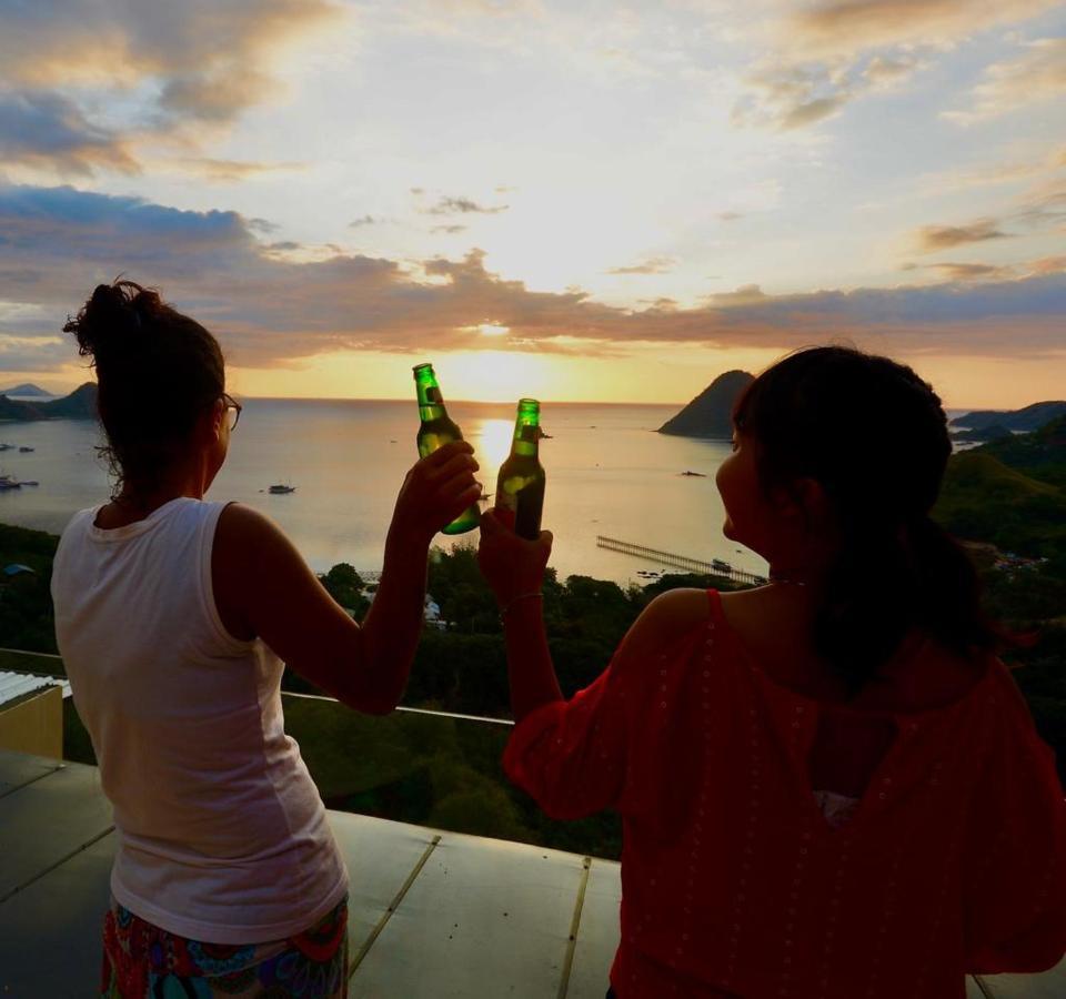 Sunset Hill Hotel Лабуан Баджо Екстериор снимка