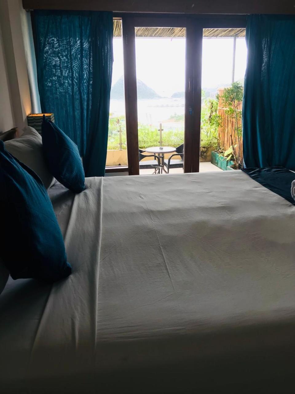 Sunset Hill Hotel Лабуан Баджо Екстериор снимка
