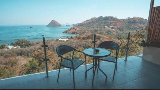 Sunset Hill Hotel Лабуан Баджо Екстериор снимка