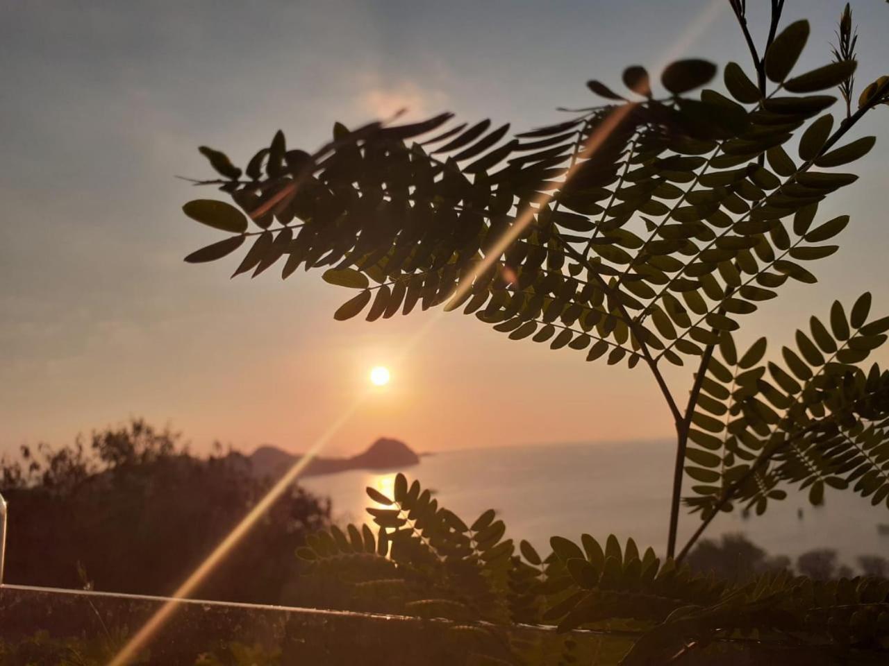 Sunset Hill Hotel Лабуан Баджо Стая снимка